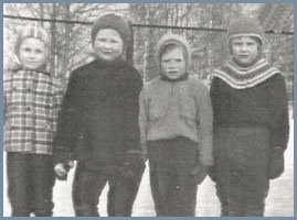  Наташа 3-я слева